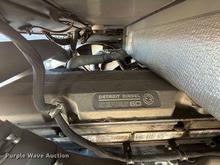 image for item FN2675 2001 Prevost XL2 RV