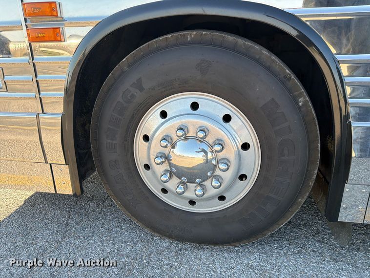 image for item FN2675 2001 Prevost XL2 RV