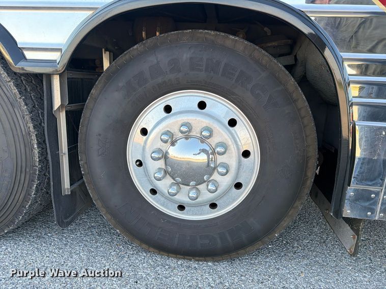 image for item FN2675 2001 Prevost XL2 RV
