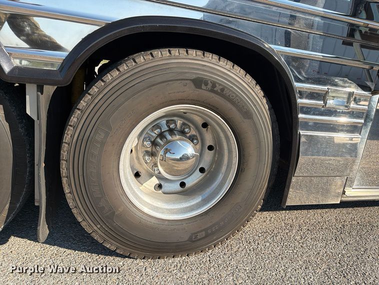 image for item FN2675 2001 Prevost XL2 RV