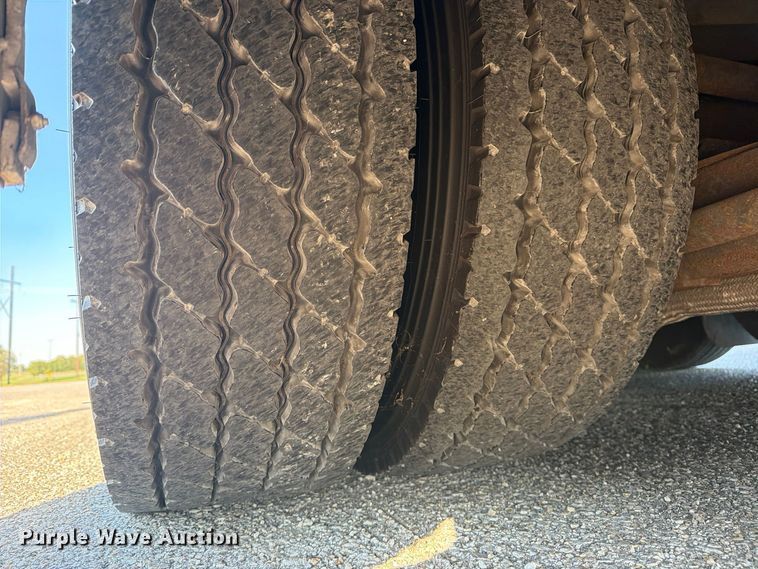 image for item FN2675 2001 Prevost XL2 RV