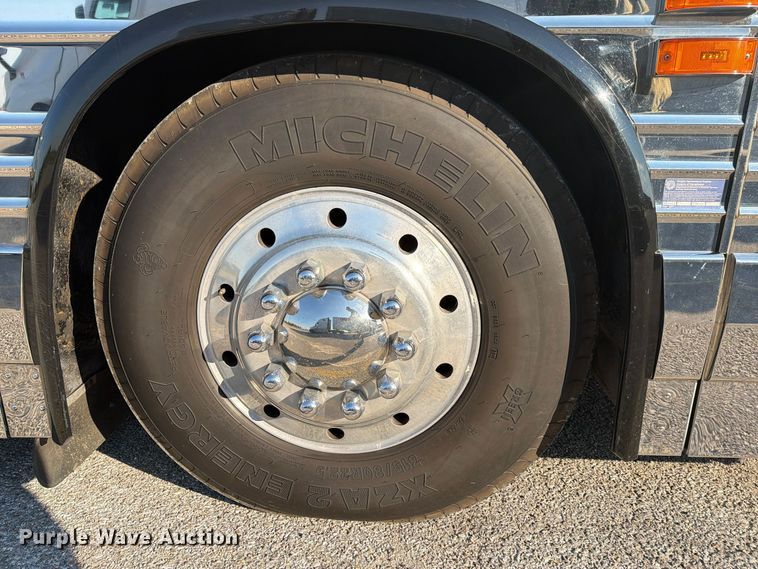 image for item FN2675 2001 Prevost XL2 RV