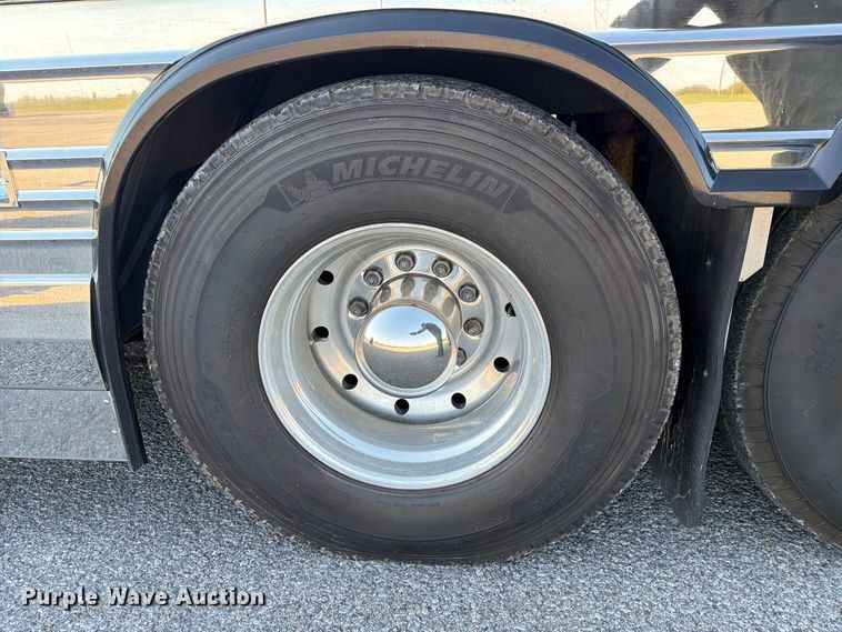 image for item FN2675 2001 Prevost XL2 RV