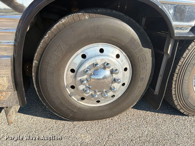 image for item FN2675 2001 Prevost XL2 RV