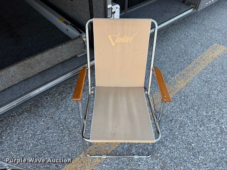 image for item FN2675 2001 Prevost XL2 RV