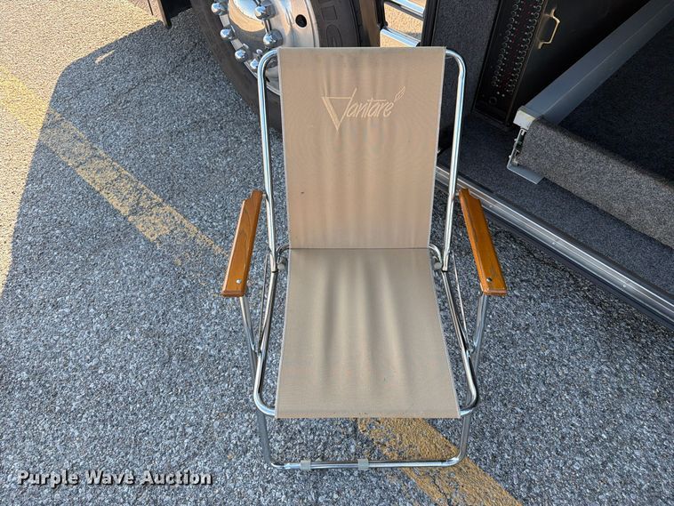 image for item FN2675 2001 Prevost XL2 RV