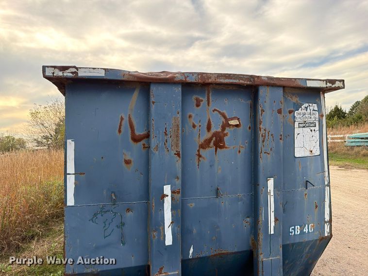 image for item FN5971 Roll-off dumpster