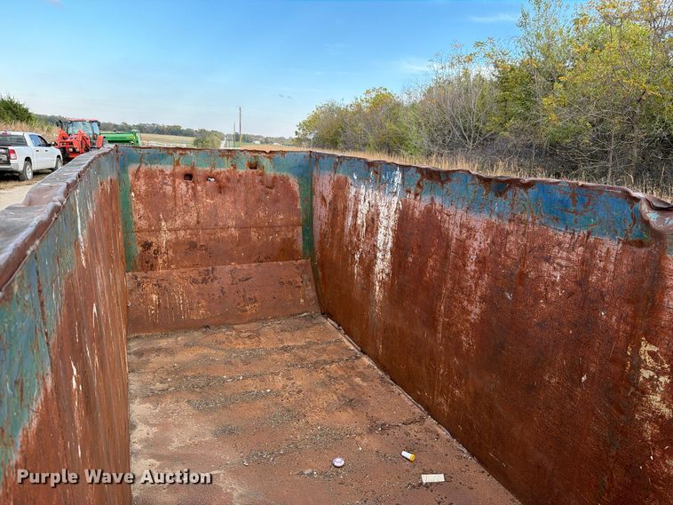 image for item FN5971 Roll-off dumpster