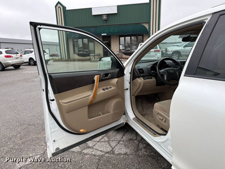image for item FP3221 2010 Toyota Highlander SUV