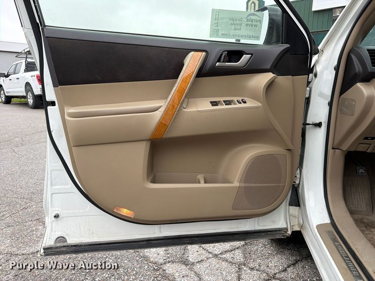 image for item FP3221 2010 Toyota Highlander SUV