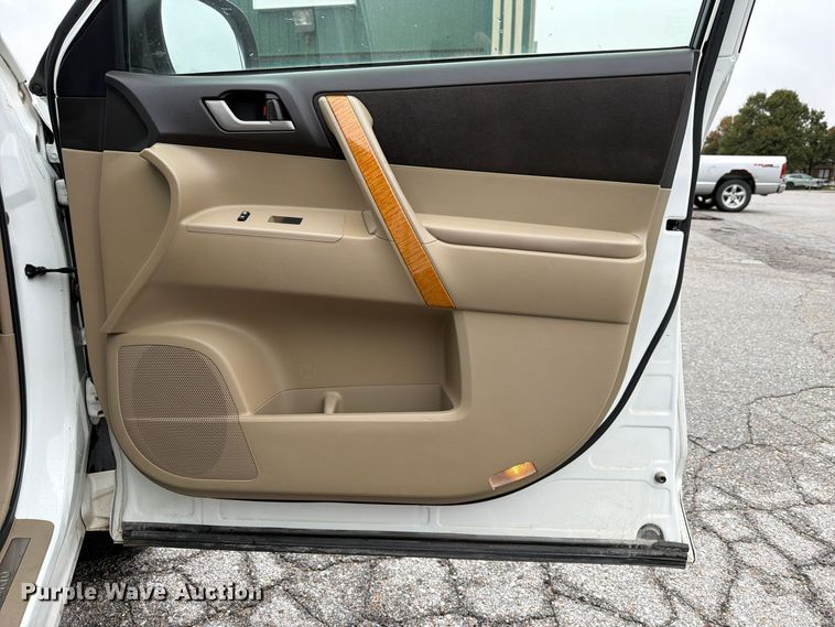 image for item FP3221 2010 Toyota Highlander SUV