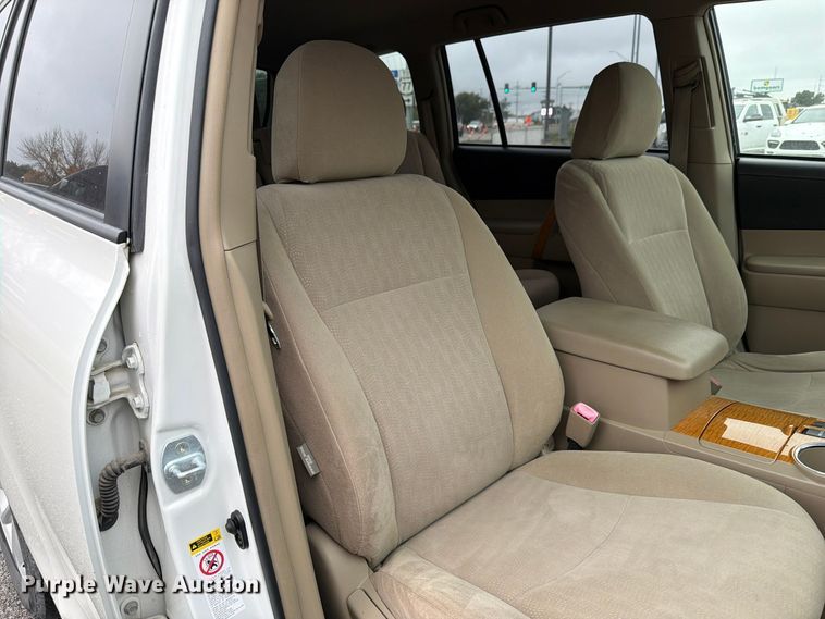 image for item FP3221 2010 Toyota Highlander SUV