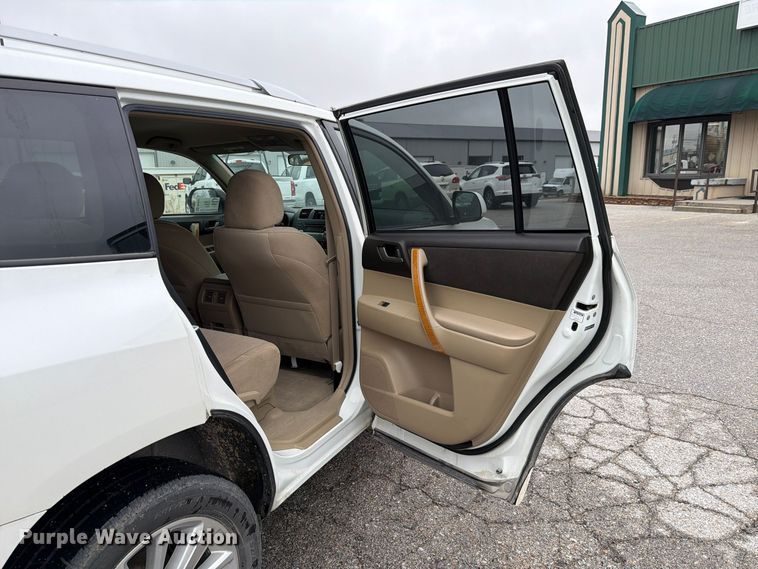 image for item FP3221 2010 Toyota Highlander SUV