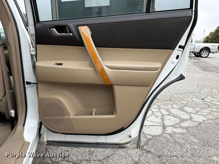 image for item FP3221 2010 Toyota Highlander SUV