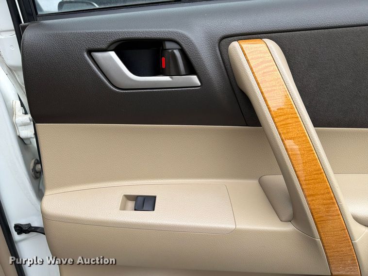image for item FP3221 2010 Toyota Highlander SUV