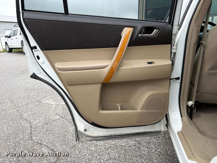 image for item FP3221 2010 Toyota Highlander SUV