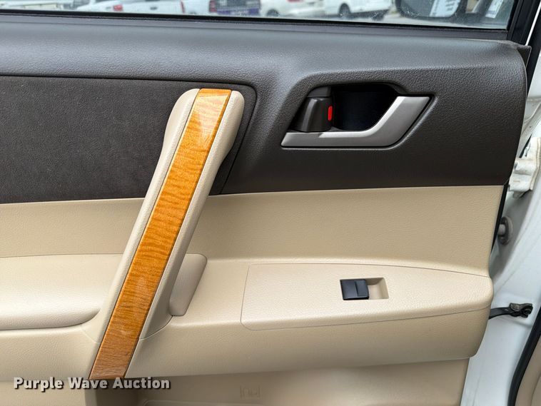 image for item FP3221 2010 Toyota Highlander SUV