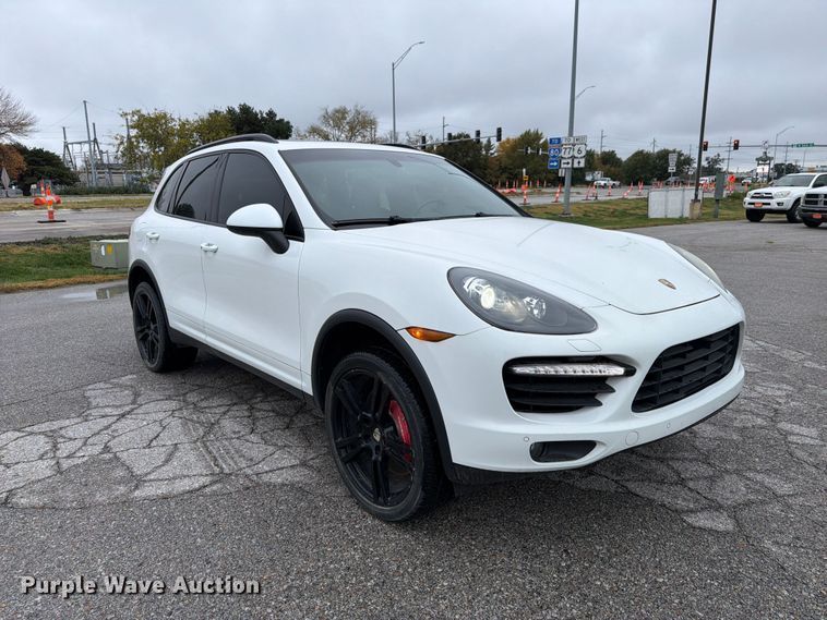 image for item FP3222 2012 Porsche Cayenne SUV