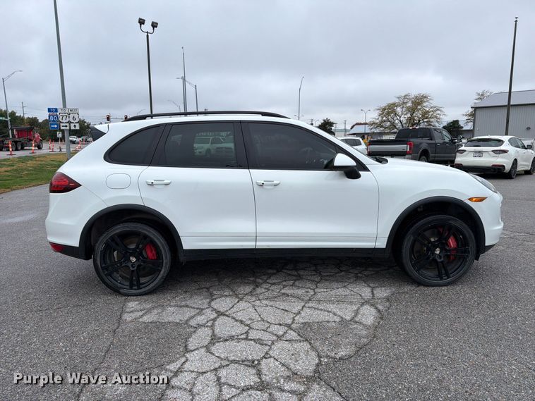 image for item FP3222 2012 Porsche Cayenne SUV