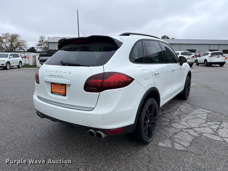 image for item FP3222 2012 Porsche Cayenne SUV