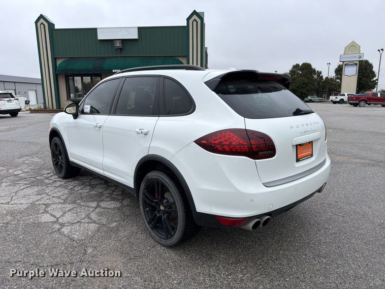 image for item FP3222 2012 Porsche Cayenne SUV