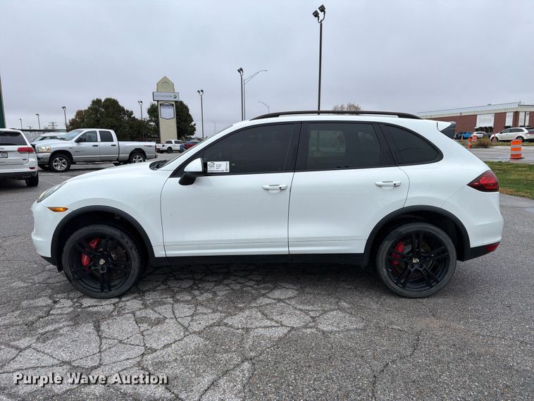 image for item FP3222 2012 Porsche Cayenne SUV