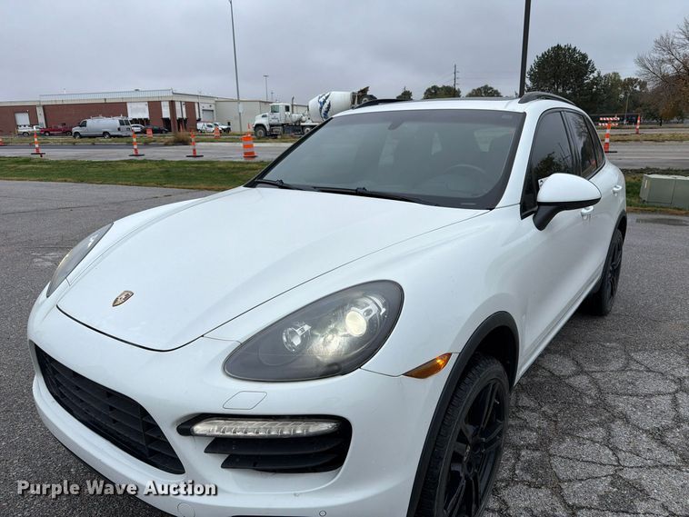 image for item FP3222 2012 Porsche Cayenne SUV