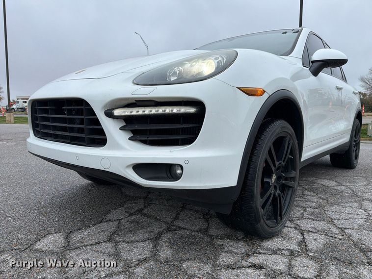 image for item FP3222 2012 Porsche Cayenne SUV