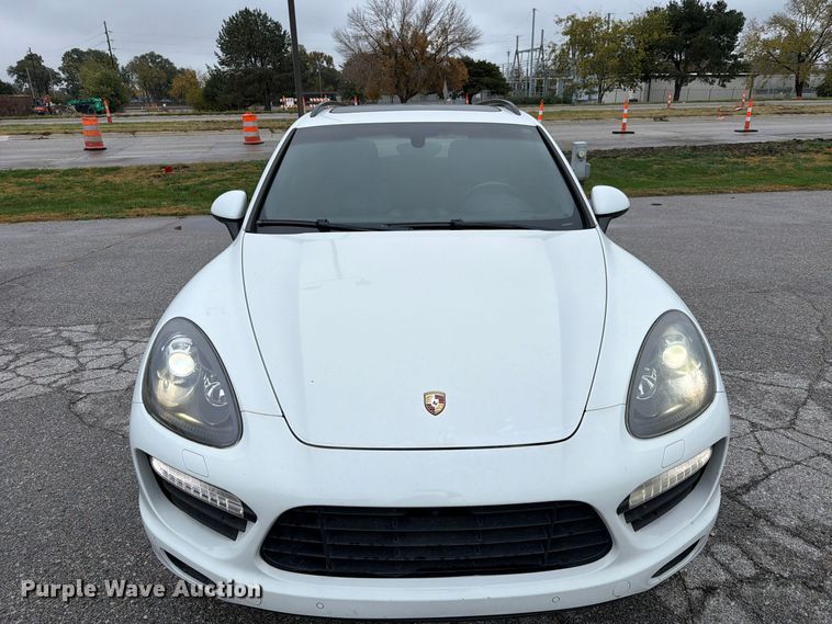 image for item FP3222 2012 Porsche Cayenne SUV