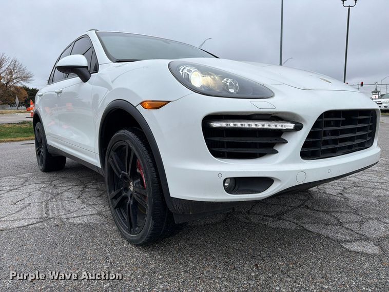 image for item FP3222 2012 Porsche Cayenne SUV
