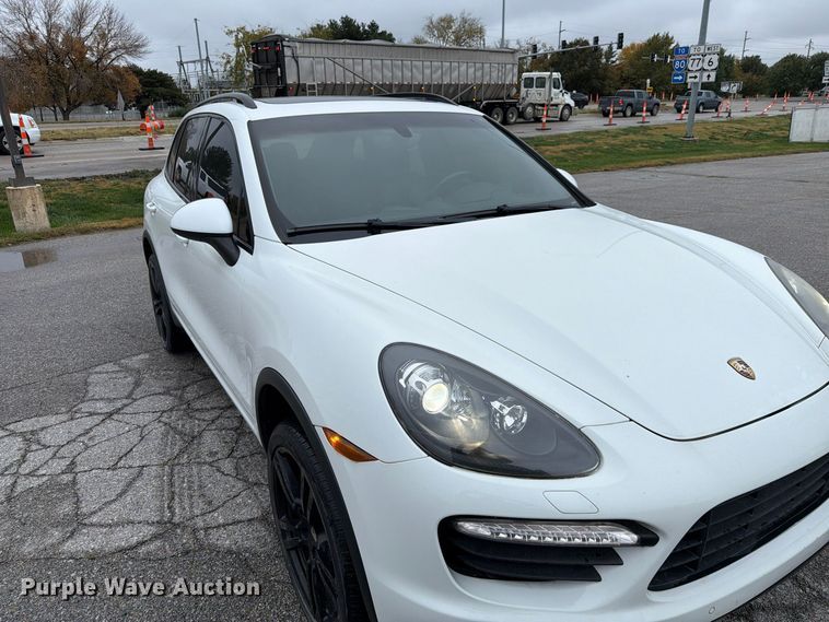 image for item FP3222 2012 Porsche Cayenne SUV