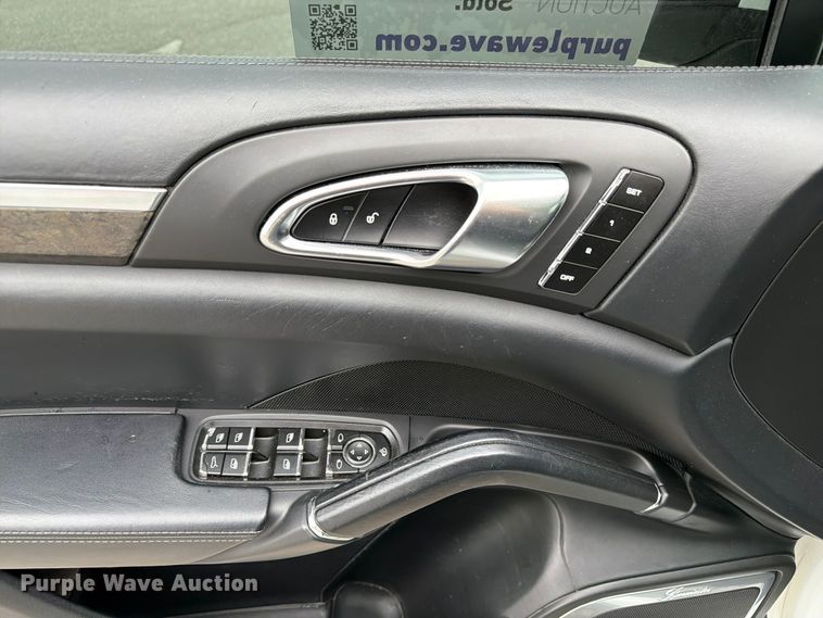 image for item FP3222 2012 Porsche Cayenne SUV