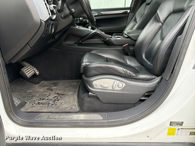 image for item FP3222 2012 Porsche Cayenne SUV