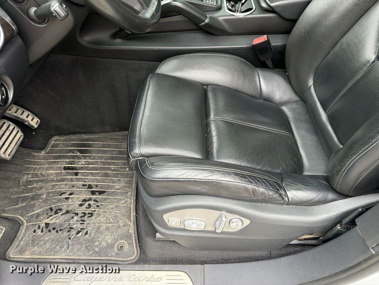 image for item FP3222 2012 Porsche Cayenne SUV