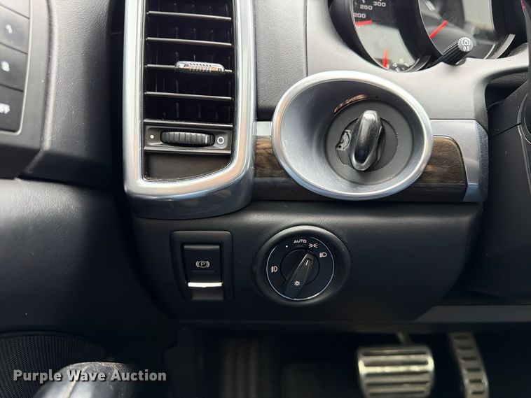 image for item FP3222 2012 Porsche Cayenne SUV