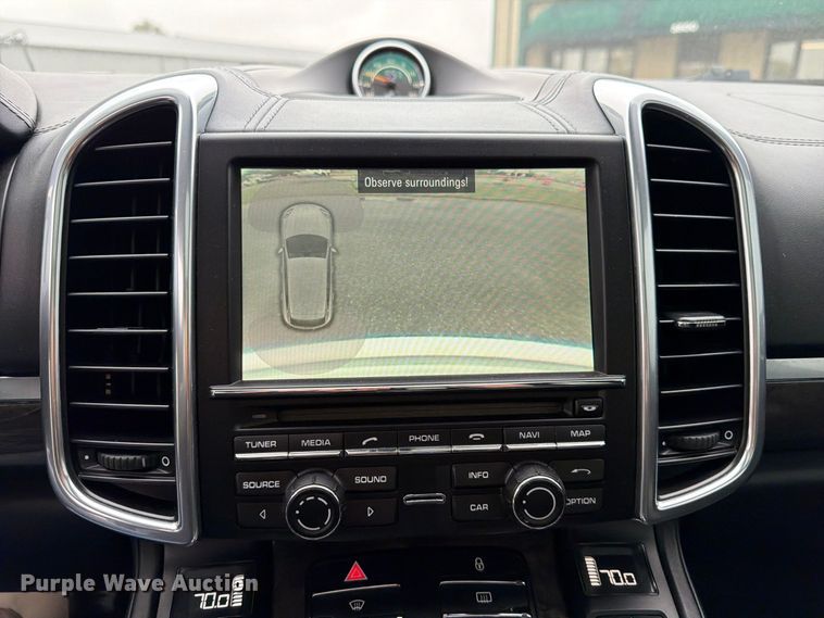 image for item FP3222 2012 Porsche Cayenne SUV