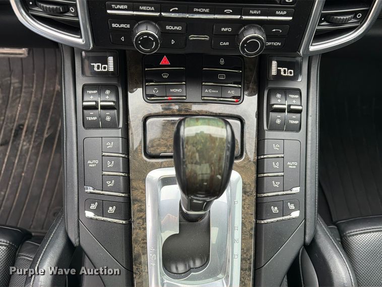 image for item FP3222 2012 Porsche Cayenne SUV