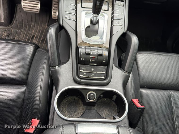 image for item FP3222 2012 Porsche Cayenne SUV