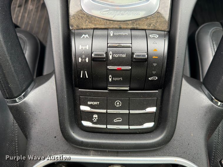 image for item FP3222 2012 Porsche Cayenne SUV