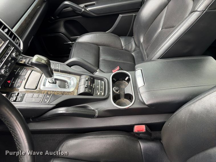 image for item FP3222 2012 Porsche Cayenne SUV