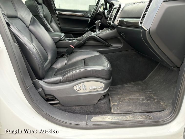 image for item FP3222 2012 Porsche Cayenne SUV