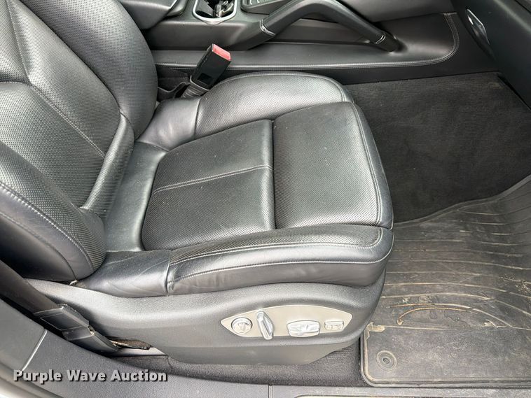 image for item FP3222 2012 Porsche Cayenne SUV