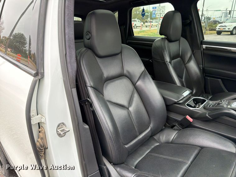 image for item FP3222 2012 Porsche Cayenne SUV