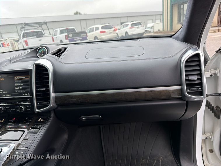 image for item FP3222 2012 Porsche Cayenne SUV