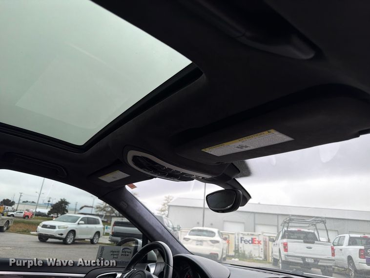image for item FP3222 2012 Porsche Cayenne SUV