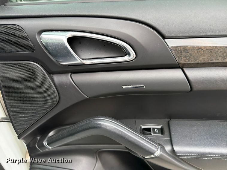 image for item FP3222 2012 Porsche Cayenne SUV