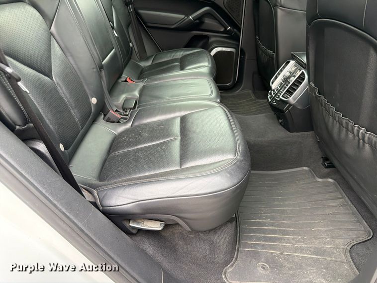 image for item FP3222 2012 Porsche Cayenne SUV