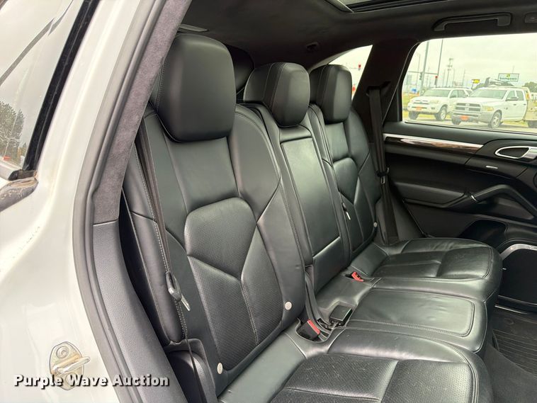 image for item FP3222 2012 Porsche Cayenne SUV