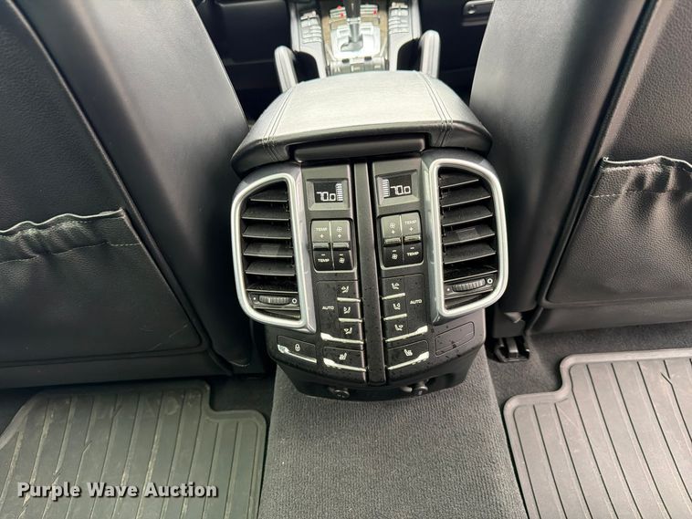 image for item FP3222 2012 Porsche Cayenne SUV