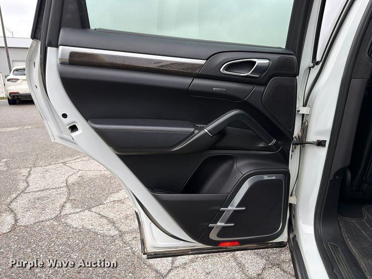 image for item FP3222 2012 Porsche Cayenne SUV
